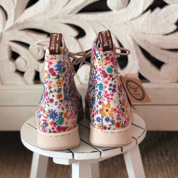 Air Wair Floral Dr. Martens - Picture 5 of 6